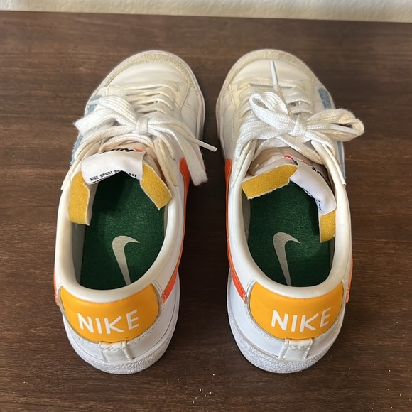 Women’s Low Top Blazers - Picture 6 of 6